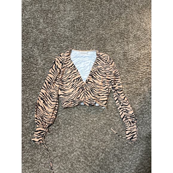 Revolve Finders Keepers Romy Blouse Tiger L - Picture 2 of 4